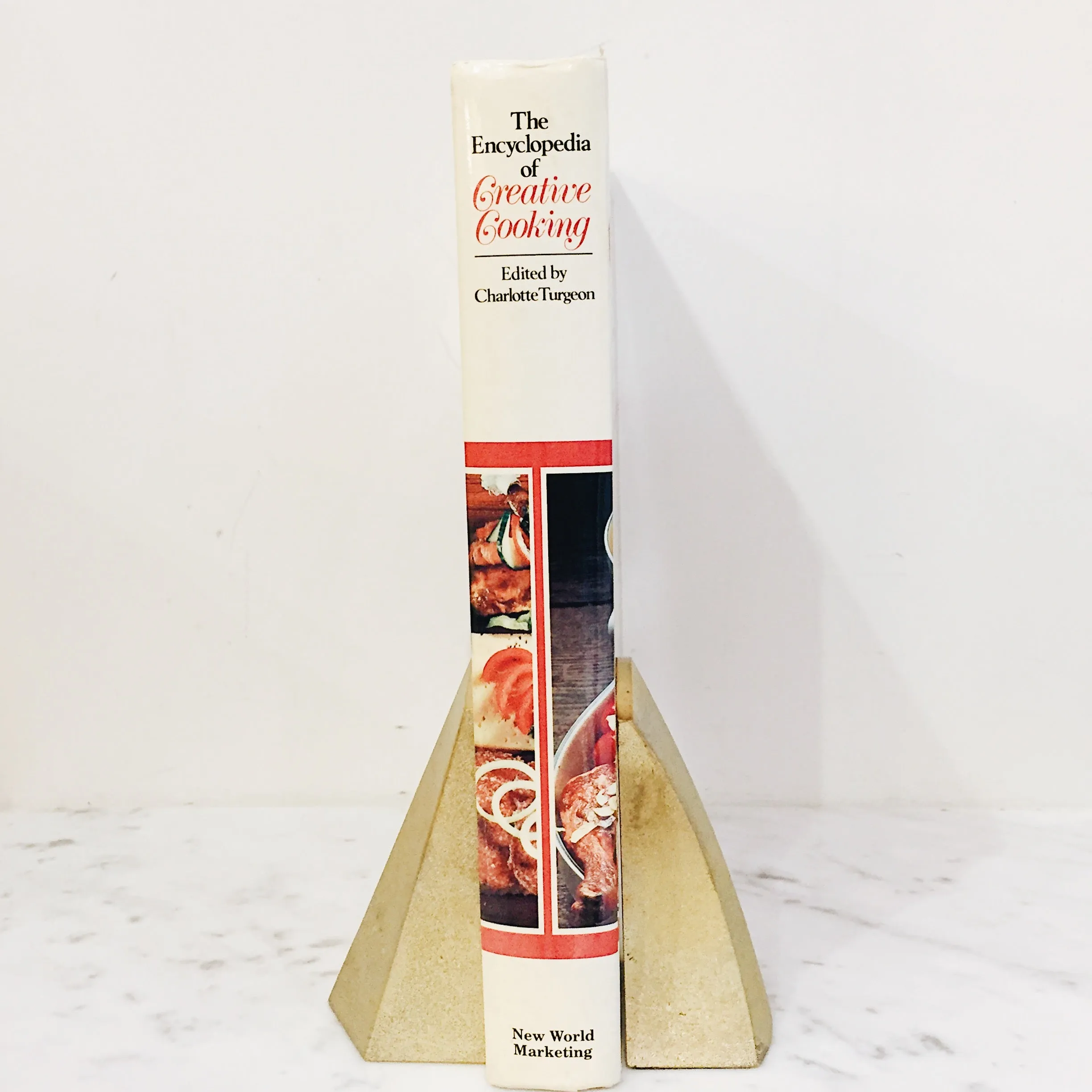 Vintage Cookbook: The Encyclopedia of Creative Cooking